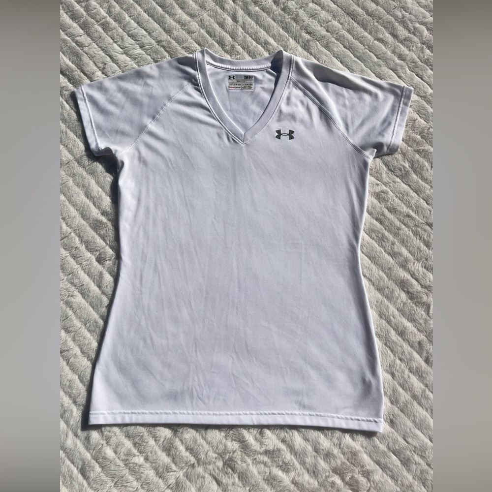 Under Armour Classic White V-Neck Tee- excellent condition